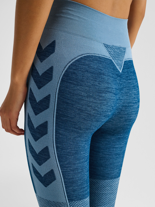hmlCLEA SEAMLESS MID WAIST TIGHTS, NAVY PEONY/FADED DENIM, model