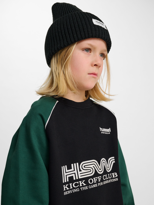 hmlJR OVERSIZED CREW HSW, DARK GREEN, model