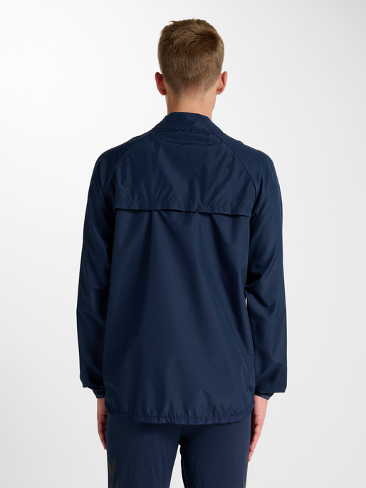 hmlPRO TRAINING LIGHTWEIGHT JACKET, MARINE, model