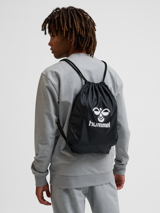 hmlESSENTIAL GYM BAG, BLACK, model