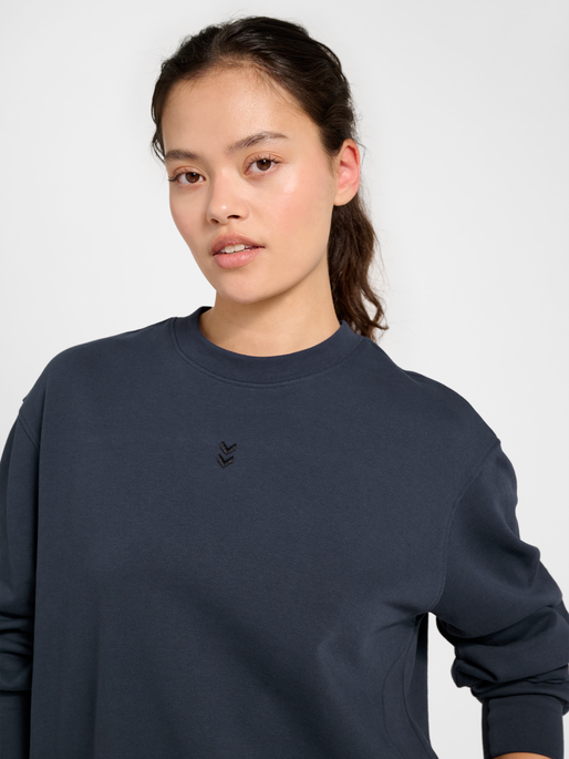 hmlFOUNDATION SWEATSHIRT, EBONY, model