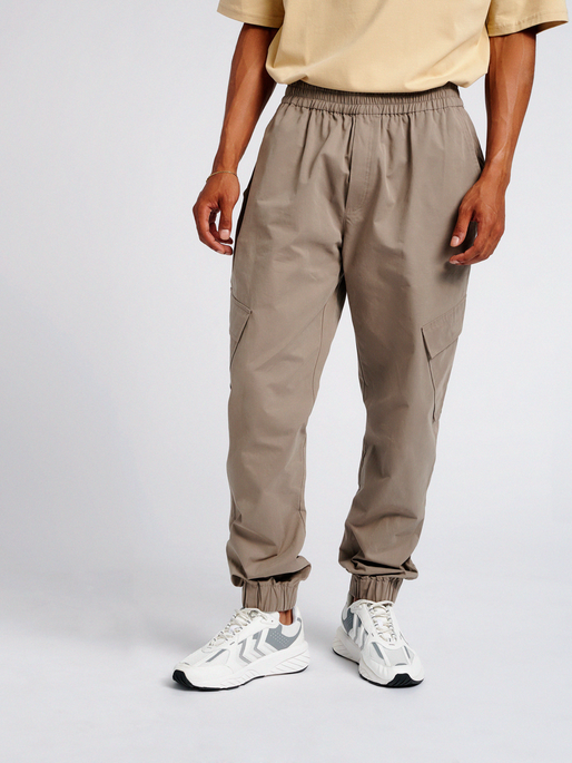 hmlTROOPER PANTS, 1452, model