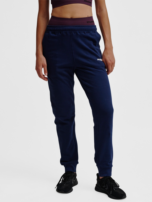 hmlELEMENTAL REGULAR PANTS WOMAN, DRESS BLUES, model