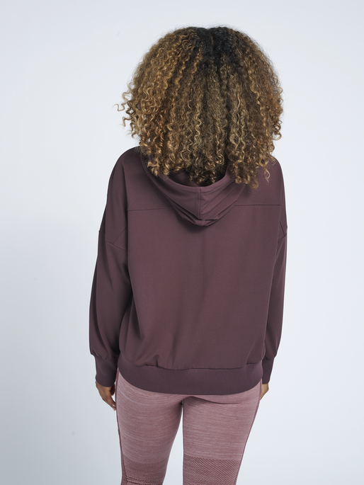 hmlLUISE LOOSE ZIP HOODIE, FUDGE, model