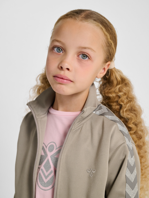 hmlJR REG POLY TAPE GIRL ZIP JACKET, ROCK RIDGE, model