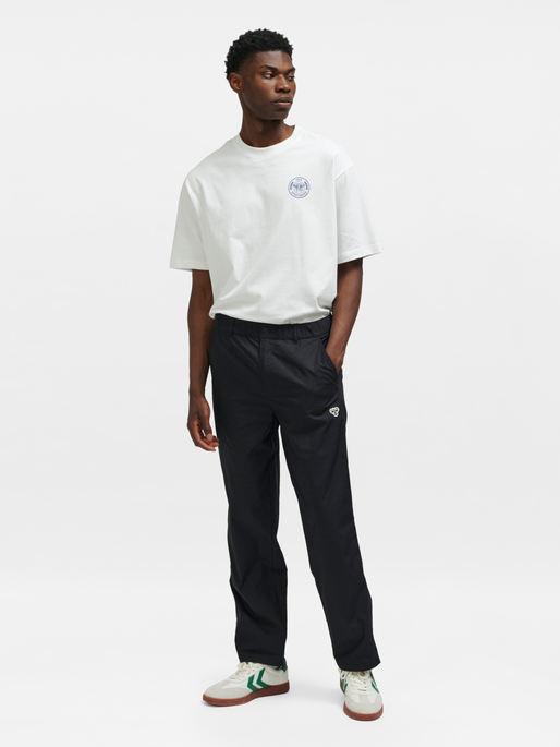 hmlCHINO PANT BEE, BLACK, model