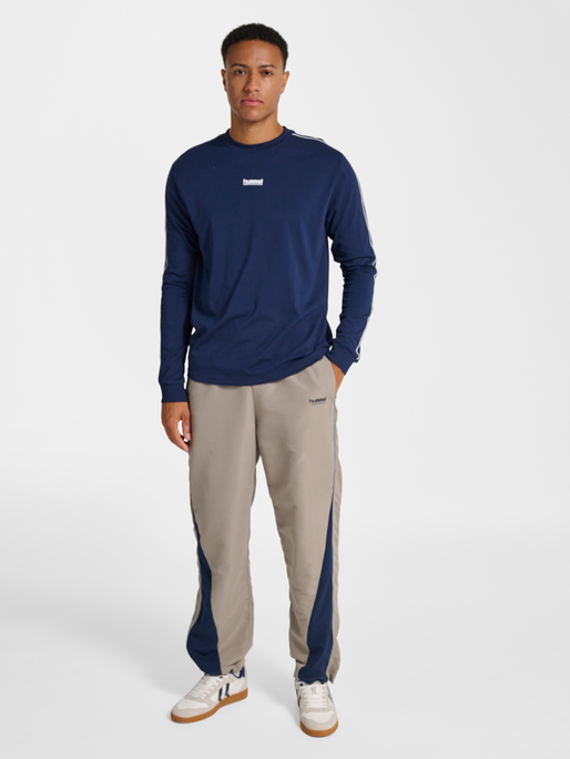 hmlPULSE PIPING T-SHIRT L/S, DRESS BLUES, model