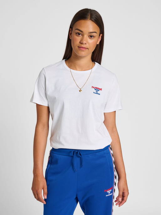 hmlIC DAYTON T-SHIRT, WHITE, model