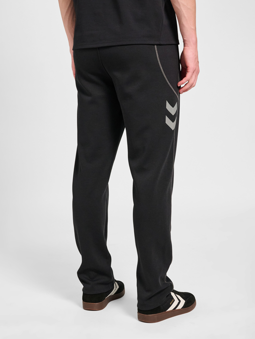 hmlMOVE 2.0 PANTS, BLACK, model