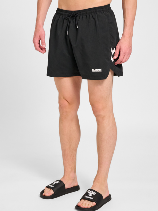 hmlPULSE SWIM SHORTS, BLACK, model