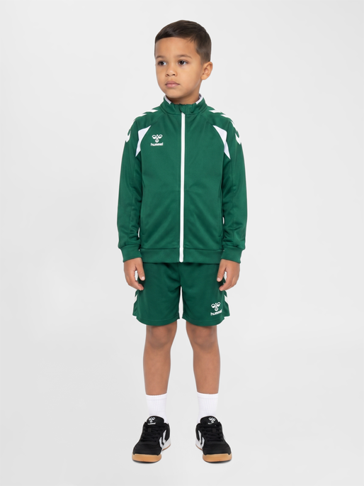 hmlCORE 2.0 SHORTS KIDS, EVERGREEN/WHITE, model