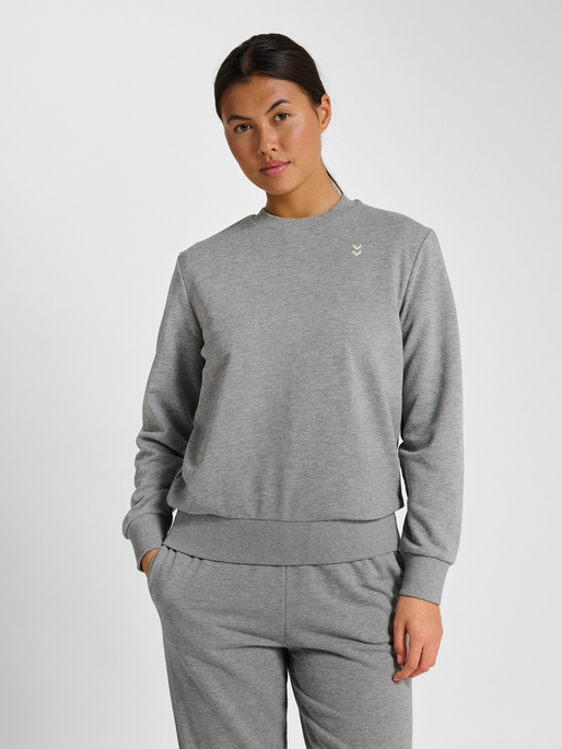 hmlPULSE W SWEAT CREWNECK, GREY MELANGE, model