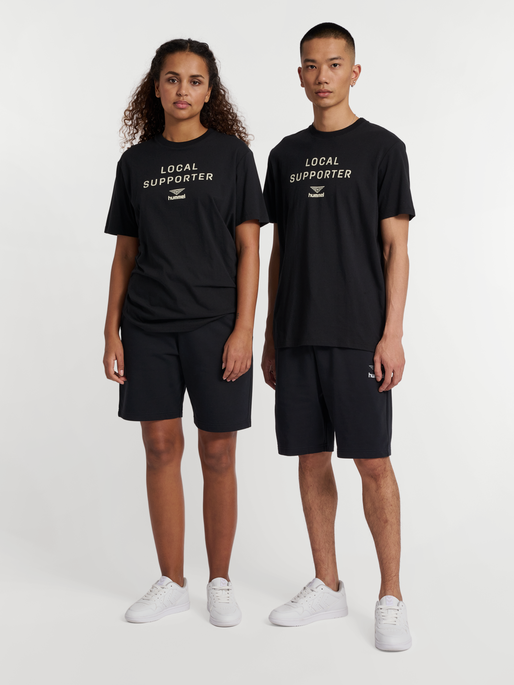hmlHIVE OWEN T-SHIRT, 2001, model