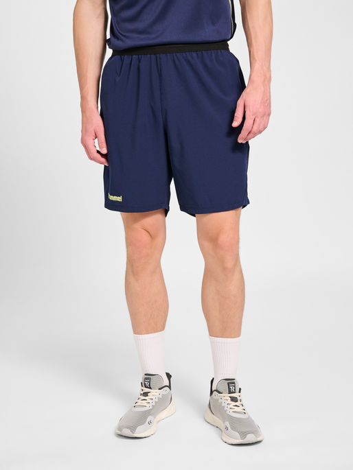 hmlBLAZE 2.0 TRAINING SHORTS, MARINE/SHADOW LIME, model