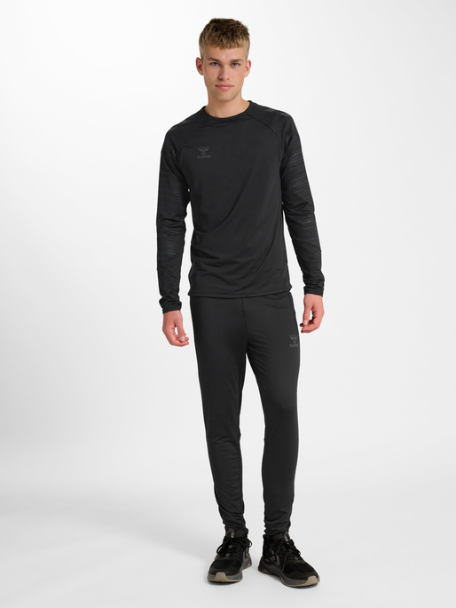 hmlPRO TRAINING CREW SWEAT, BLACK, model
