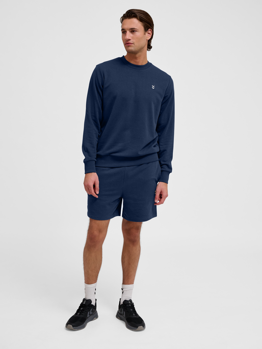 hmlPULSE SWEAT SHORTS, DRESS BLUES, model