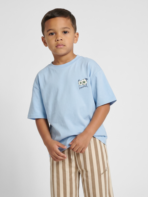 hmlMIO BOXY T-SHIRT S/S, CASHMERE BLUE, model