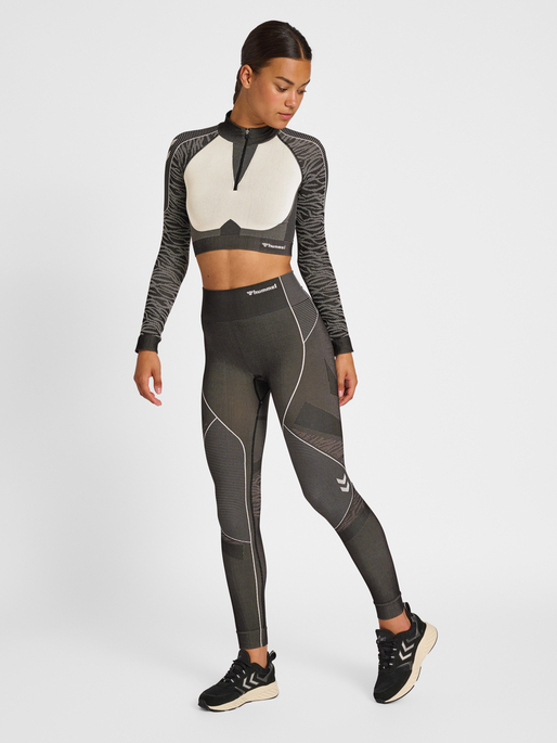 hmlMT MILA SEAMLESS CROP HALF ZIP, BLACK/CHATEAU GREY, model