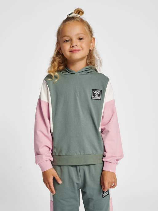 hmlPALOMI HOODIE, 6575, model
