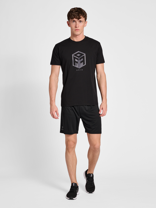 hmlQ4 POLY SHORTS, 2001, model