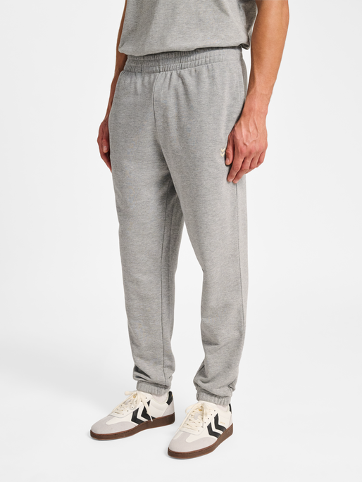 hmlPULSE SWEAT PANTS, GREY MELANGE, model