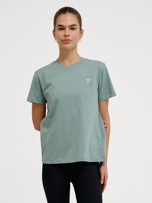 hmlPULSE W T-SHIRT, CHINOIS GREEN, model