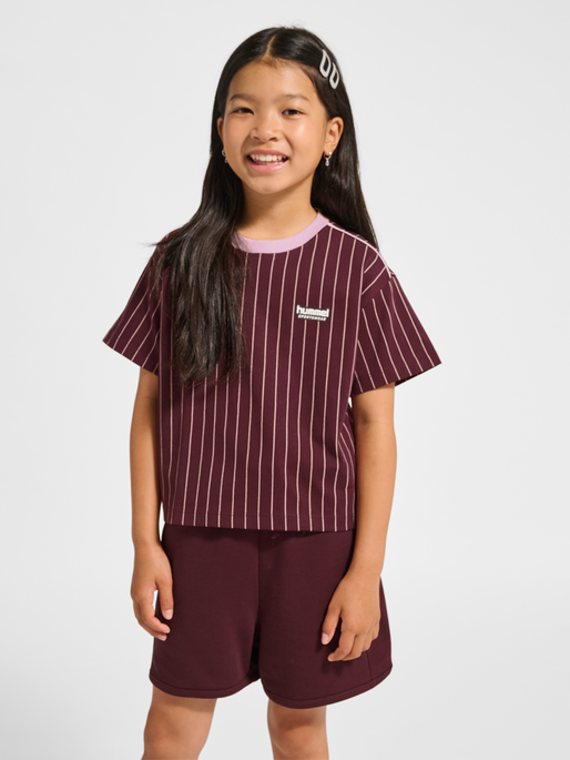 hmlJR BOXY AOP PIN T-SHIRT S/S, VINEYARD WINE, model