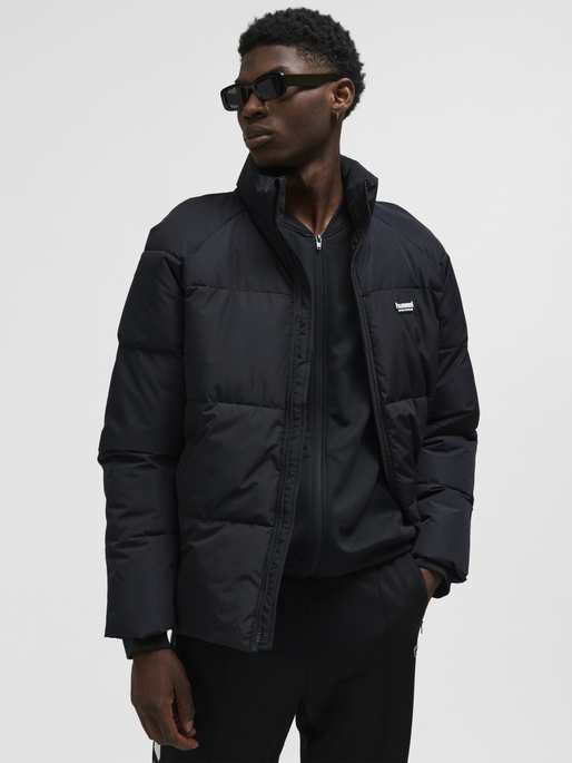 hmlPUFF JACKET SHORT SPORTSWEAR, BLACK, model