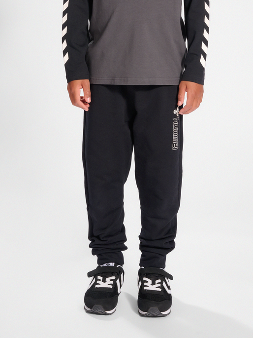 hmlATLAS ADJUSTABLE WAIST PANTS, 2001, model