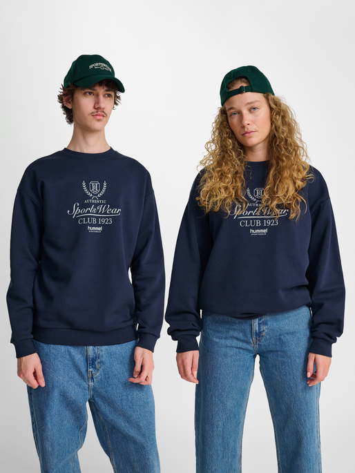 hmlLOOSE CREWNECK CLUB SPORTSWEAR, DRESS BLUES, model