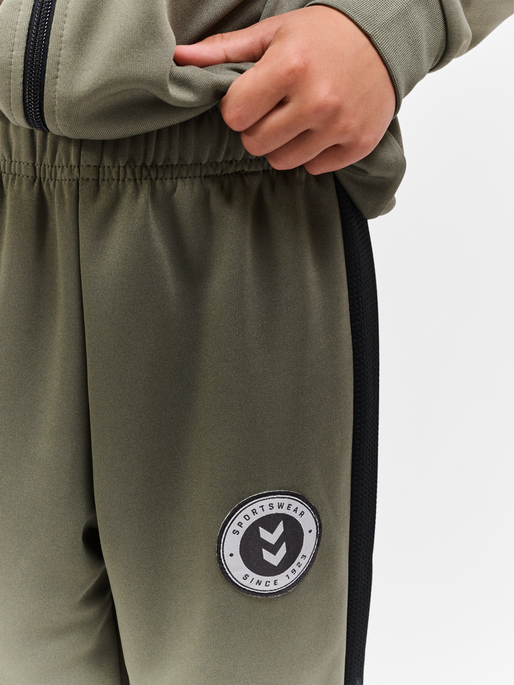 hmlODIN PANTS, DUSTY OLIVE, model