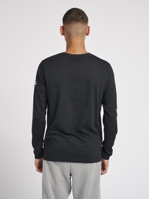 hmlLGC CRAIG T-SHIRT L/S, 2001, model