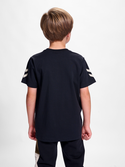 hmlBALDER T-SHIRT S/S, 2001, model