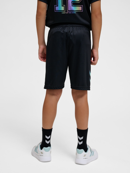hmlSHIMMER SHORTS, BLACK, model