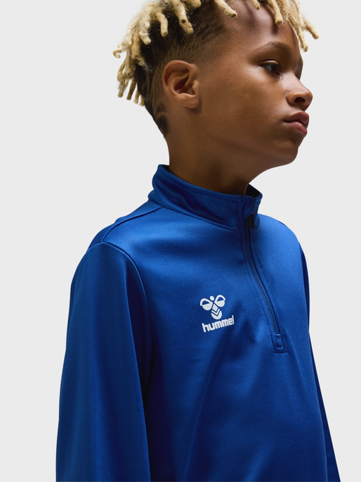 hmlESSENTIAL HALF-ZIP KIDS, TRUE BLUE, model