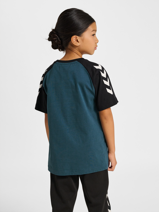 hmlJR LOGO T-SHIRT S/S, STARGAZER, model