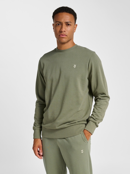 hmlPULSE SWEAT CREWNECK, DEEP LICHEN GREEN, model