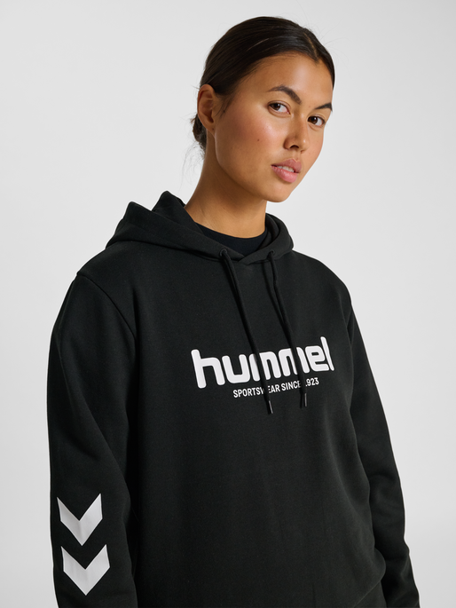 hmlLEGACY 2.0 W HOODIE, BLACK, model