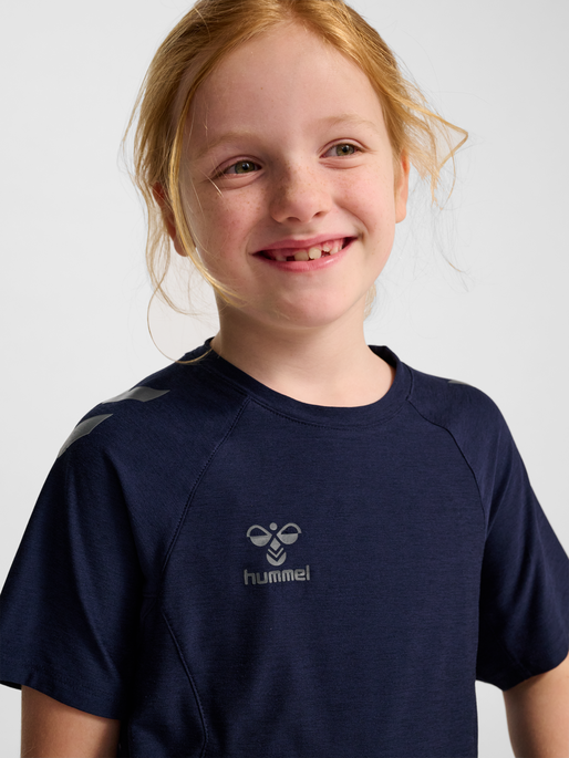 hmlCIMA 2.0 JERSEY S/S KIDS, MARINE MELANGE, model