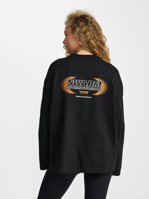 hmlLOOSE T-SHIRT L/S SW, BLACK, model