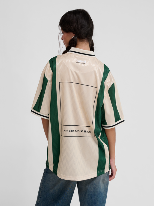 hmlLOOSE SOCCER JERSEY S/S, FOG, model