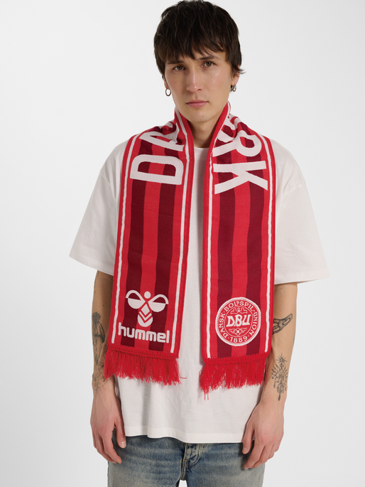 DBU 26 FAN SCARF, TANGO RED, model