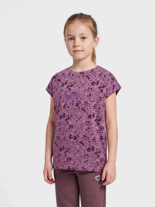 hmlSPACE JAM DIEZ T-SHIRT S/S, BORDEAUX, model