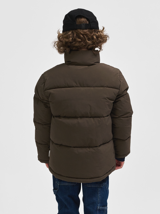 hmlCRISP TEX JACKET, MAJOR BROWN, model