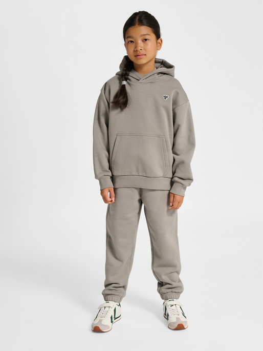 hmlJR LOOSE HOODIE BEE, ROCK RIDGE, model