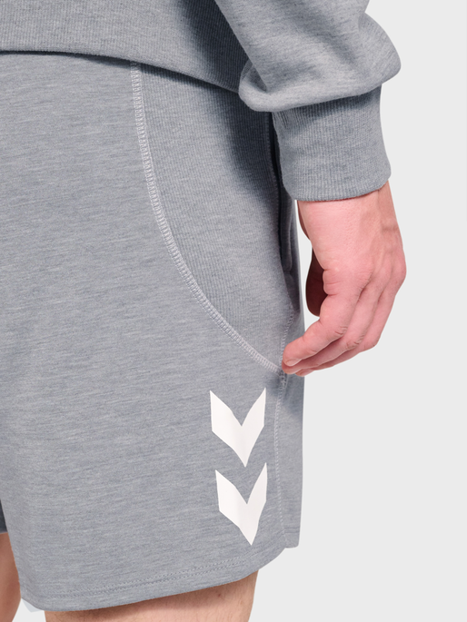 hmlMOVE 2.0 SHORTS, GREY MELANGE, model
