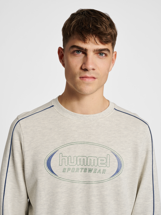hmlLGC RYAN SWEATSHIRT, TOFU MELANGE, model