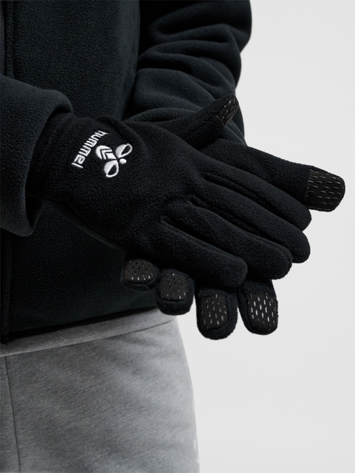 hmlFLEECE GLOVES, BLACK, model