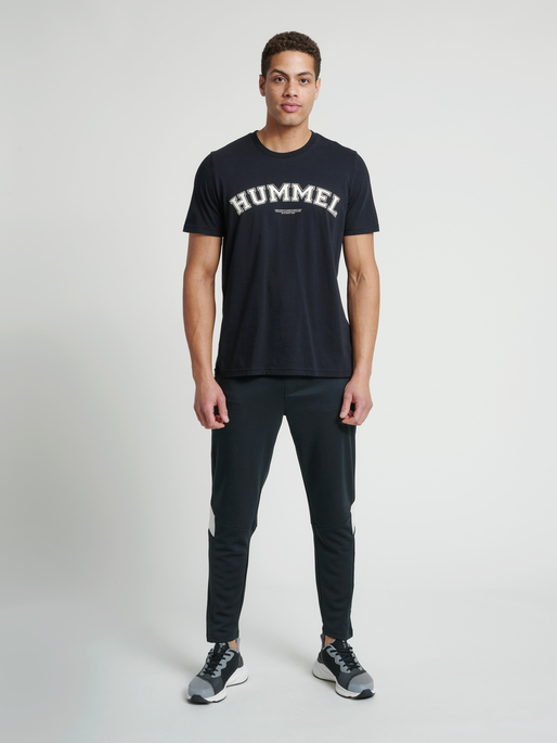 hmlVARSITY T-SHIRT, 2001, model