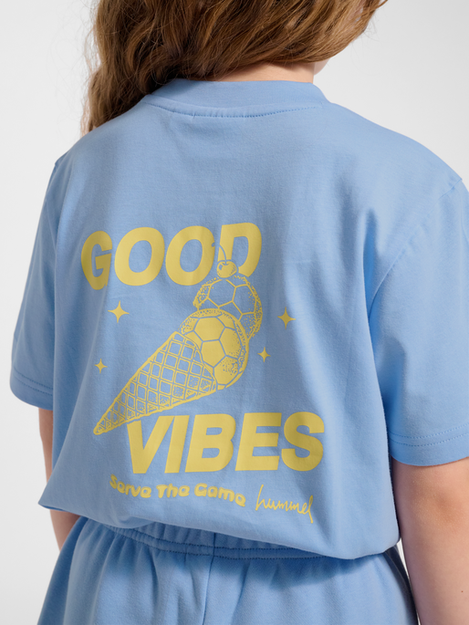 hmlJR REG GRAPHIC T-SHIRT S/S, SERENITY, model